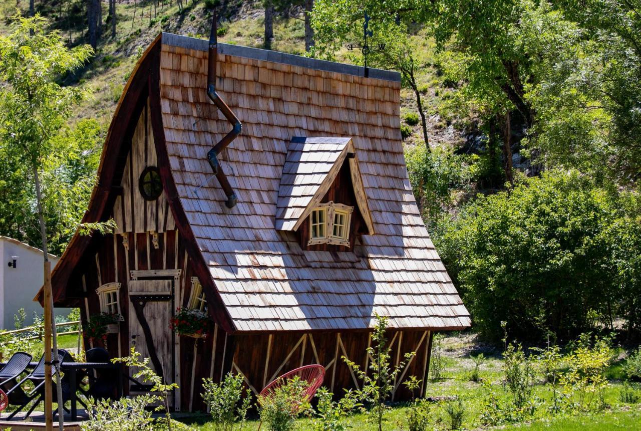 Camping La Ferme De Castellane Exterior photo