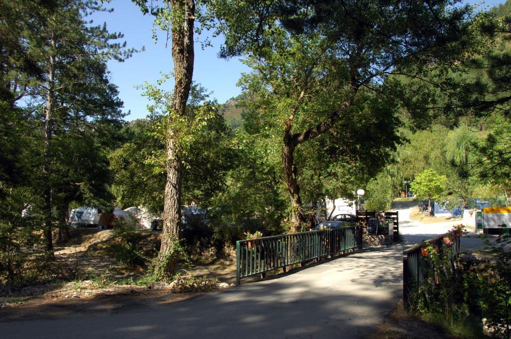 Camping La Ferme De Castellane Exterior photo