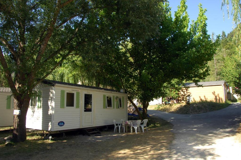 Camping La Ferme De Castellane Exterior photo