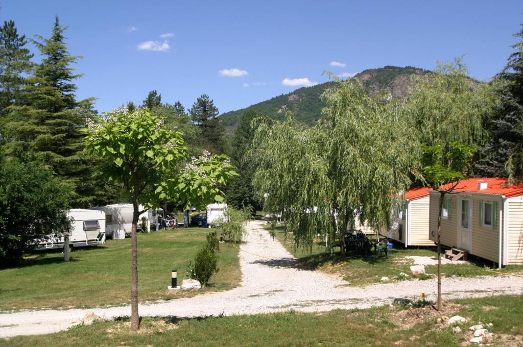 Camping La Ferme De Castellane Exterior photo